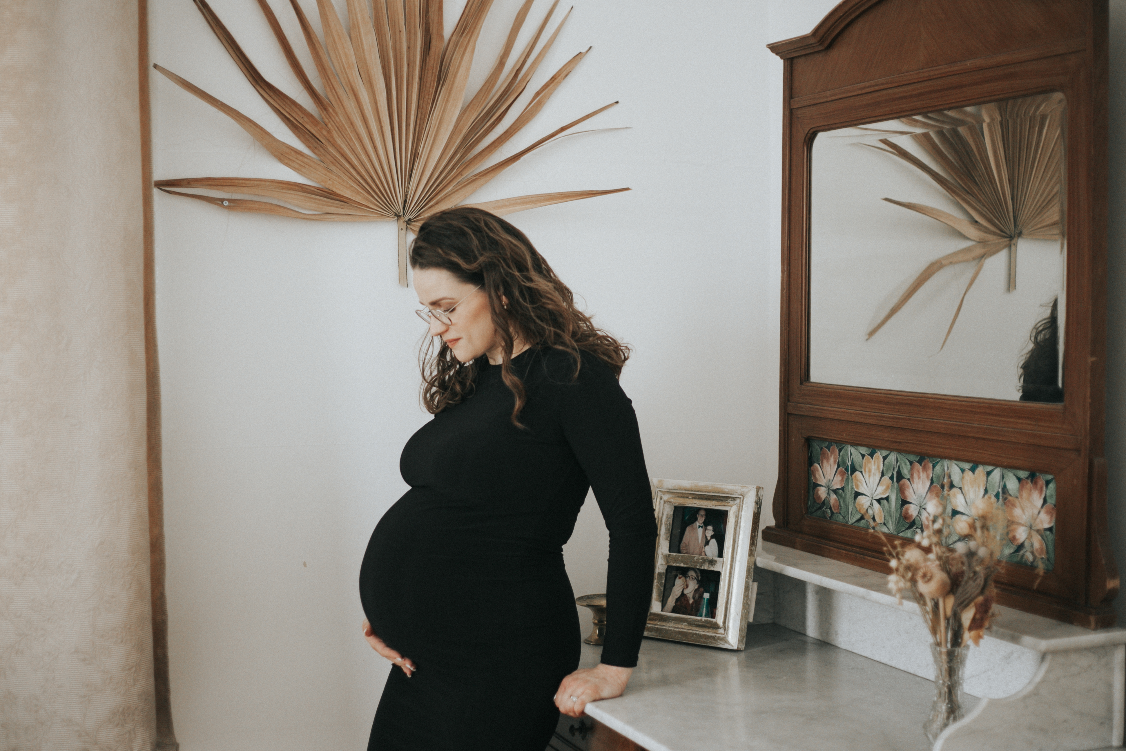 Fotograf Leverkusen, Bergisches Land, Rheinland, Köln & Umgebung - Fotoshooting - Paarshooting - Portraitshooting - Hochzeitsshooting - Schwangerschaftsshooting - Babyshooting - Familienshooting - natürlich & in der Natur - Reportage und Portrait: Fotograf / Fotografin in Leverkusen, Bergisches Land, Bergisch Gladbach, Opladen, Rheinland, Köln, Leichlingen, Solingen, Monheim, Düsseldorf, Hochzeitsfotograf Hochzeitsfotografin, Hochzeitsseason 2022 Hochzeit 2023 Brautpaarshooting, styled shooting, Paarfotograf, Babyfotograf, Paarfotografin, Babyfotografin, authentisch, natürlich, unkompliziert mit Wohlfühlfaktor, romantisch, boho, Bohemian, retro, moderne Bearbeitung, blass und creme, moody, beige, beste Bewertung, beste Fotografin, kurzfristige Termine, flexibel.