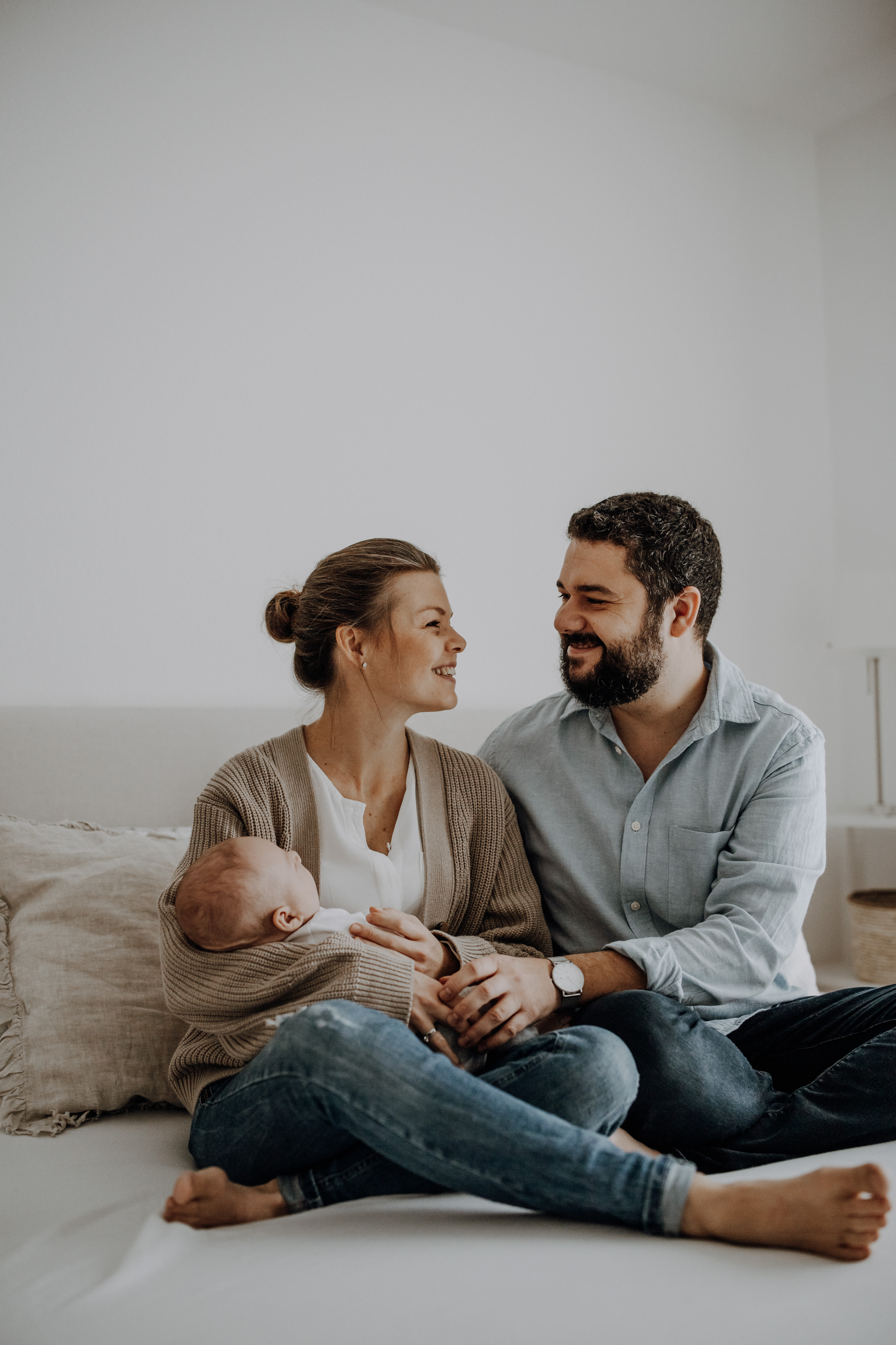 Fotograf Leverkusen, Bergisches Land, Rheinland, Köln & Umgebung - Fotoshooting - Paarshooting - Portraitshooting - Hochzeitsshooting - Schwangerschaftsshooting - Babyshooting - Familienshooting - natürlich & in der Natur - Reportage Reportage und Portrait: Fotograf / Fotografin in Leverkusen, Bergisches Land, Bergisch Gladbach, Opladen, Rheinland, Köln, Leichlingen, Solingen, Monheim, Düsseldorf, Hochzeitsfotograf Hochzeitsfotografin, Hochzeitsseason 2022 Hochzeit 2023 Brautpaarshooting, styled shooting, Babybauchfotograf, Schwangerschaftsfotograf, Paarfotograf, Babyfotograf, Paarfotografin, Babyfotografin, Babybauchshooting, Paarshooting, Coupleshoot, Coupleshooting, Engagementshoot, Verlobungsshooting, Hochzeitsshooting, Portraitshooting, Beautyshooting, Brautpaarshooting, Leverkusen, Schlebusch, Opladen, Wiesdorf, Bergisch Neukirchen, Lützenkirchen, Quettingen, Hitdorf, Rheindorf, authentisch, natürlich, unkompliziert mit Wohlfühlfaktor, romantisch, boho, Bohemian, retro, moderne Bearbeitung, blass und creme, moody, beige, beste Bewertung, beste Fotografin, kurzfristige Termine, flexibel.