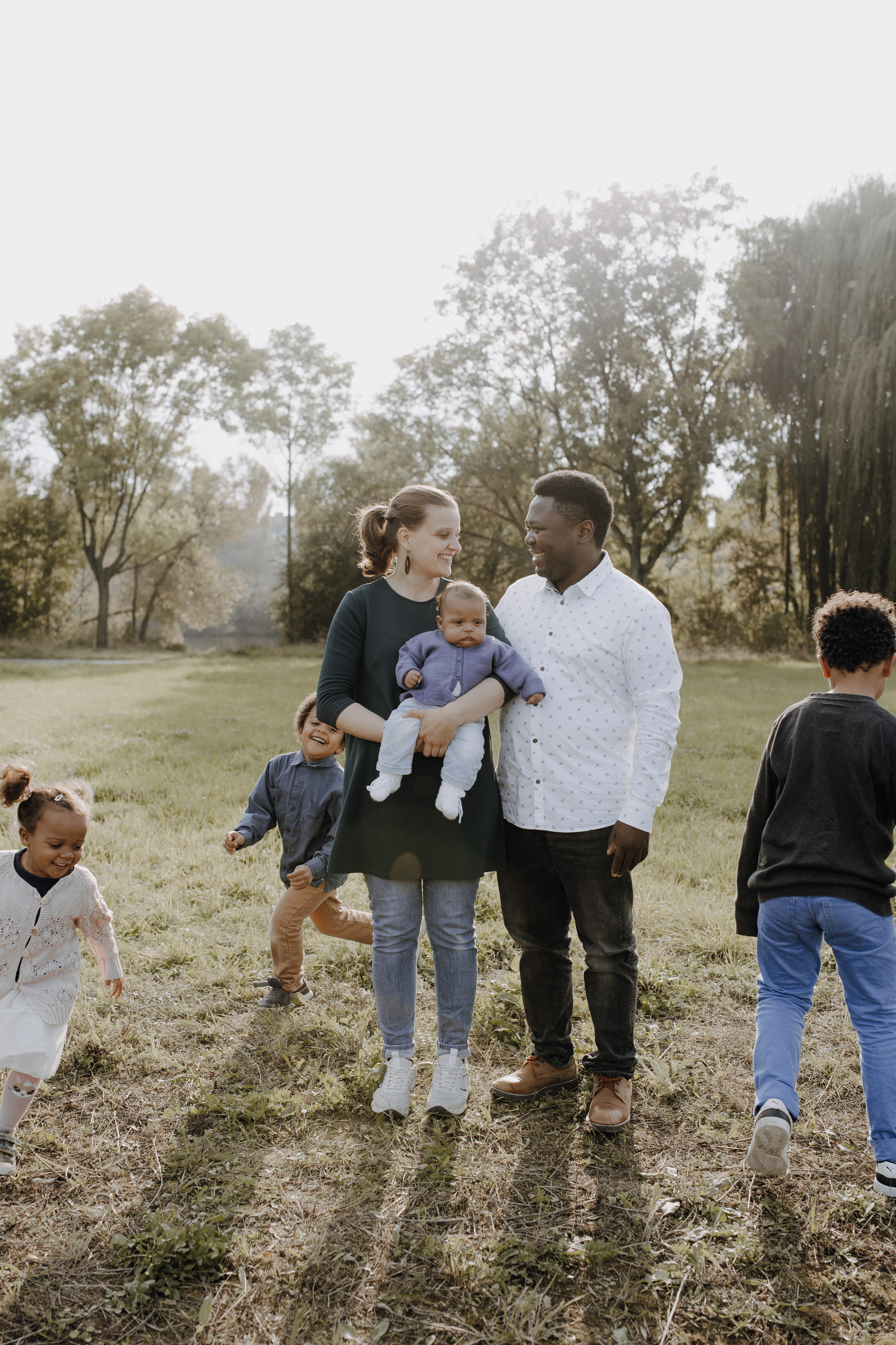 Fotograf Leverkusen, Bergisches Land, Rheinland, Köln & Umgebung - Fotoshooting - Paarshooting - Portraitshooting - Hochzeitsshooting - Schwangerschaftsshooting - Babyshooting - Familienshooting - natürlich & in der Natur - Reportage Reportage und Portrait: Fotograf / Fotografin in Leverkusen, Bergisches Land, Bergisch Gladbach, Opladen, Rheinland, Köln, Leichlingen, Solingen, Monheim, Düsseldorf, Hochzeitsfotograf Hochzeitsfotografin, Hochzeitsseason 2022 Hochzeit 2023 Brautpaarshooting, styled shooting, Babybauchfotograf, Schwangerschaftsfotograf, Paarfotograf, Babyfotograf, Paarfotografin, Babyfotografin, Babybauchshooting, Paarshooting, Coupleshoot, Coupleshooting, Engagementshoot, Verlobungsshooting, Hochzeitsshooting, Portraitshooting, Beautyshooting, Brautpaarshooting, Leverkusen, Schlebusch, Opladen, Wiesdorf, Bergisch Neukirchen, Lützenkirchen, Quettingen, Hitdorf, Rheindorf, authentisch, natürlich, unkompliziert mit Wohlfühlfaktor, romantisch, boho, Bohemian, retro, moderne Bearbeitung, blass und creme, moody, beige, beste Bewertung, beste Fotografin, kurzfristige Termine, flexibel.
