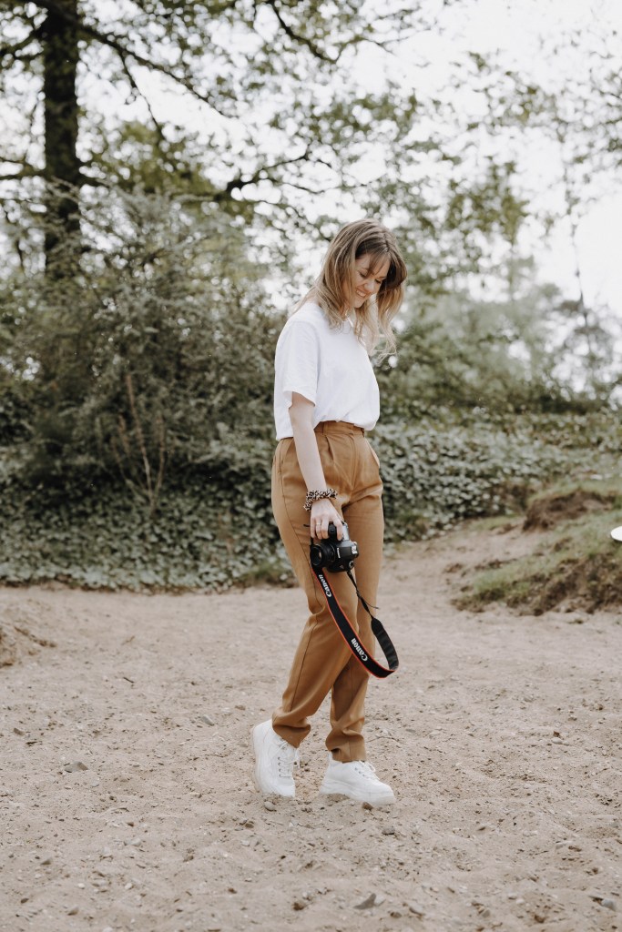 ANNIFOTO = Hochzeitsfotografin, Hochzeitsfotografin Leverkusen, Brautpaar, Hochzeit Leverkusen, minimalistische Fotografie, minimalistische Hochzeitsfotografin, Fotograf Leverkusen, Bergisches Land, Rheinland, Köln, Leichlingen, Solingen & Umgebung - Fotoshooting - Paarshooting - Portraitshooting - Hochzeitsshooting - Schwangerschaftsshooting - Babyshooting - Familienshooting - natürlich & in der Natur - Reportage und Portrait: Fotograf / Fotografin in Leverkusen, Bergisches Land, Bergisch Gladbach, Opladen, Rheinland, Köln, Leichlingen, Solingen, Monheim, Düsseldorf, Hochzeitsfotograf Hochzeitsfotografin, Hochzeitsseason 2022 Hochzeit 2023 Brautpaarshooting, styled shooting, Paarfotograf, Babyfotograf, Paarfotografin, Babyfotografin, authentisch, natürlich, unkompliziert mit Wohlfühlfaktor, romantisch, boho, Bohemian, retro, moderne Bearbeitung, blass und creme, beige, beste Bewertung, beste Fotografin, kurzfristige Termine, flexibel.