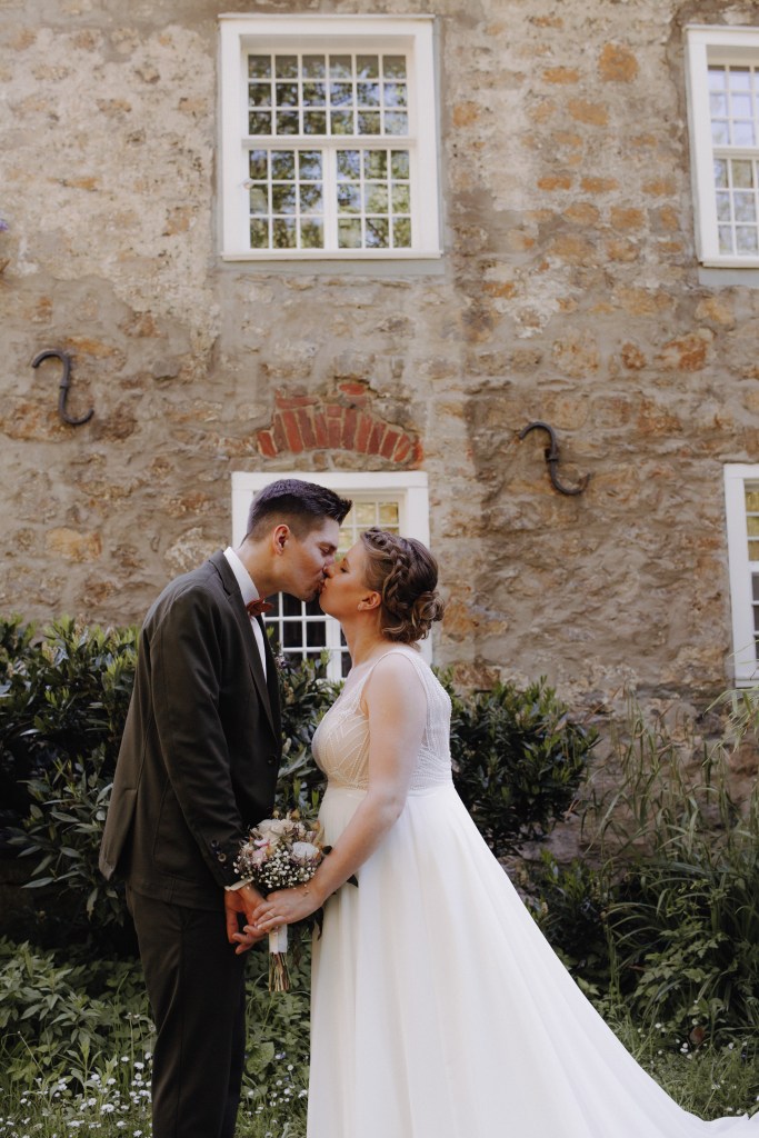 HochzeitsFotografin in Leverkusen | minimal. natürlich. emotional. kreativ. clean. warm. modern. nostalgisch | Babybauch-, Paar-, Baby Shootings. Hochzeitsfotografin Leverkusen | Hochzeitsfotografin Leverkusen | Neugeborenenfotografie | Babyfotografie | Schwangerschaftsfotografie | Schwangerschaftsshooting | Babybauch | Pregnany Announcement | Schwangerschaftsankündigung | Neugeborenenshooting | Babybauchshooting | Babyshooting | Paarshooting | Verlobungsshooting | Brautpaarshooting | Hochzeitsfotografie | Hochzeitsshooting | Freundinnenshooting | Portraitfotografie | Portraitshooting | Homeshooting | Shooting draußen Shooting mit natürlichem Licht | Outdoorshooting | Outdoorfotografie | Junggesellinnenshooting | familienfreundliche Fotografin | Fotografin Leverkusen | Homestory | natürliche Fotos | natürliche Babyfotos | natürliche Schwangerschaftsfotos | natürliche Portraitfotos | natürliche Paarfotos | schneller Termin | unkomplizierter Fotograf | Boho Stil | natürliches Licht | Homestory | Reportage | Shooting | Fotoshooting | Rabatt | Aktion | FrühlingsSpecial | sympathische Fotografin | Fotograf Leverkusen | Fotografin Leverkusen | Fotograf Köln | Fotograf Rheinland | Fotograf NRW | Fotograf – Rheinland – NRW – Bergisches Land – Raum Köln – Raum Düsseldorf – Langenfeld – Reusrath – Opladen – Leverkusen – Leichlingen – Monheim – Bergisch Gladbach – Baumberg – Richrath – Leverkusen Schlebusch – Leverkusen Lützenkirchen – Leverkusen Wiesdorf – Leverkusen Mitte – neue Bahnstadt Opladen – Leverkusen Wiesdorf – Leverkusen Manford – Leverkusen Hitdorf – Leverkusen Küppersteg – Leverkusen Bürrig – Leverkusen Quettingen – Leverkusen Bergisch Neukirchen – Leverkusen Steinbüchel – Leverkusen Alkenrath | annifoto.com | ANNIKA JANA Ronsdorf | ANNIKA JANA Philippsen | moderne Fotografie | Fotos für die Ewigkeit | qualitativ hochwertige Fotos | Photoshooting | Photografie | AnniFoto | Hochzeitsfotografin | Fotografin für Babybauch | Fotografin für Babybäuche | Fotografin für Paare | und Portrait: Fotograf / Fotografin in Leverkusen, Bergisches Land, Bergisch Gladbach, Opladen, Rheinland, Köln, Leichlingen, Solingen, Monheim, Düsseldorf, Hochzeitsfotograf Hochzeitsfotografin, Hochzeitsseason 2024 Hochzeit 2025 Brautpaarshooting, styled shooting, Paarfotograf, Babyfotograf, Paarfotografin, Babyfotografin, authentisch, natürlich, unkompliziert mit Wohlfühlfaktor, romantisch, boho, Bohemian, retro, moderne Bearbeitung, blass und creme, moody, beige, beste Bewertung, beste Fotografin, kurzfristige Termine, flexibel. Hochzeitsfotograf. Hochzeitsfotografin Leverkusen. Hochzeitsfotografie Leverkusen. minimalistische Hochzeitsfotografie Leverkusen. Minimalistische Hochzeitsfotografin Leverkusen. Natürliche Hochzeitsfotografin Leverkusen. Natürlicher Hochzeitsfotograf Leverkusen. Emotionale Fotografie Leverkusen. Romantische Hochzeitsfotografin Leverkusen. Authentische Hochzeitsfotografie Leverkusen. Cleane Bearbeitung Fotos Leverkusen. Minimalistische Bearbeitung Hochzeitsfotografie Leverkusen. Hochzeitsfotograf Leverkusen. Hochzeitsfotografin Leverkusen. sympathischer Hochzeitsfotograf Leverkusen. Moderner Hochzeitsfotograf Leverkusen. 