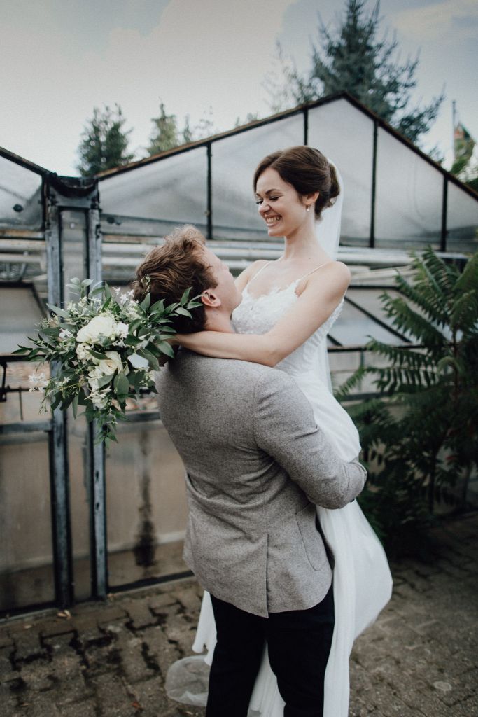 ANNIFOTO = Hochzeitsfotografin, Hochzeitsfotografin Leverkusen, Brautpaar, Hochzeit Leverkusen, minimalistische Fotografie, minimalistische Hochzeitsfotografin, Fotograf Leverkusen, Bergisches Land, Rheinland, Köln, Leichlingen, Solingen & Umgebung - Fotoshooting - Paarshooting - Portraitshooting - Hochzeitsshooting - Schwangerschaftsshooting - Babyshooting - Familienshooting - natürlich & in der Natur - Reportage und Portrait: Fotograf / Fotografin in Leverkusen, Bergisches Land, Bergisch Gladbach, Opladen, Rheinland, Köln, Leichlingen, Solingen, Monheim, Düsseldorf, Hochzeitsfotograf Hochzeitsfotografin, Hochzeitsseason 2022 Hochzeit 2023 Brautpaarshooting, styled shooting, Paarfotograf, Babyfotograf, Paarfotografin, Babyfotografin, authentisch, natürlich, unkompliziert mit Wohlfühlfaktor, romantisch, boho, Bohemian, retro, moderne Bearbeitung, blass und creme, beige, beste Bewertung, beste Fotografin, kurzfristige Termine, flexibel.