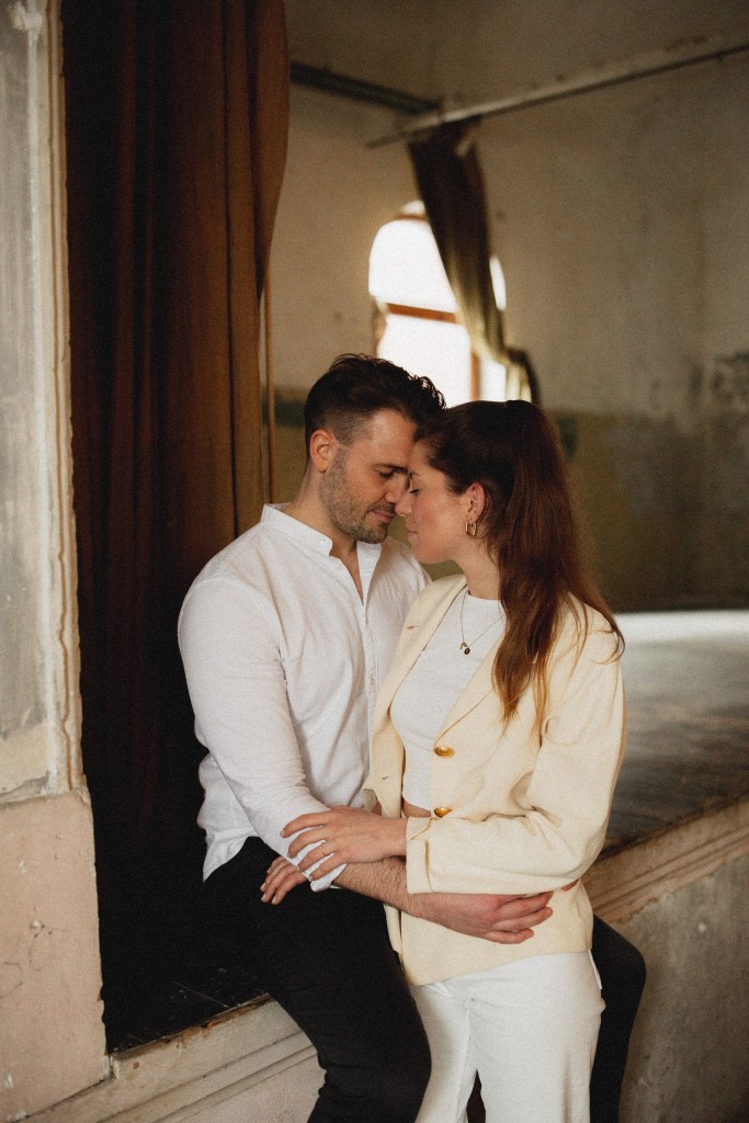 HochzeitsFotografin in Leverkusen | minimal. natürlich. emotional. kreativ. clean. warm. modern. nostalgisch | Babybauch-, Paar-, Baby Shootings. Hochzeitsfotografin Leverkusen | Hochzeitsfotografin Leverkusen | Neugeborenenfotografie | Babyfotografie | Schwangerschaftsfotografie | Schwangerschaftsshooting | Babybauch | Pregnany Announcement | Schwangerschaftsankündigung | Neugeborenenshooting | Babybauchshooting | Babyshooting | Paarshooting | Verlobungsshooting | Brautpaarshooting | Hochzeitsfotografie | Hochzeitsshooting | Freundinnenshooting | Portraitfotografie | Portraitshooting | Homeshooting | Shooting draußen Shooting mit natürlichem Licht | Outdoorshooting | Outdoorfotografie | Junggesellinnenshooting | familienfreundliche Fotografin | Fotografin Leverkusen | Homestory | natürliche Fotos | natürliche Babyfotos | natürliche Schwangerschaftsfotos | natürliche Portraitfotos | natürliche Paarfotos | schneller Termin | unkomplizierter Fotograf | Boho Stil | natürliches Licht | Homestory | Reportage | Shooting | Fotoshooting | Rabatt | Aktion | FrühlingsSpecial | sympathische Fotografin | Fotograf Leverkusen | Fotografin Leverkusen | Fotograf Köln | Fotograf Rheinland | Fotograf NRW | Fotograf – Rheinland – NRW – Bergisches Land – Raum Köln – Raum Düsseldorf – Langenfeld – Reusrath – Opladen – Leverkusen – Leichlingen – Monheim – Bergisch Gladbach – Baumberg – Richrath – Leverkusen Schlebusch – Leverkusen Lützenkirchen – Leverkusen Wiesdorf – Leverkusen Mitte – neue Bahnstadt Opladen – Leverkusen Wiesdorf – Leverkusen Manford – Leverkusen Hitdorf – Leverkusen Küppersteg – Leverkusen Bürrig – Leverkusen Quettingen – Leverkusen Bergisch Neukirchen – Leverkusen Steinbüchel – Leverkusen Alkenrath | annifoto.com | ANNIKA JANA Ronsdorf | ANNIKA JANA Philippsen | moderne Fotografie | Fotos für die Ewigkeit | qualitativ hochwertige Fotos | Photoshooting | Photografie | AnniFoto | Hochzeitsfotografin | Fotografin für Babybauch | Fotografin für Babybäuche | Fotografin für Paare | und Portrait: Fotograf / Fotografin in Leverkusen, Bergisches Land, Bergisch Gladbach, Opladen, Rheinland, Köln, Leichlingen, Solingen, Monheim, Düsseldorf, Hochzeitsfotograf Hochzeitsfotografin, Hochzeitsseason 2024 Hochzeit 2025 Brautpaarshooting, styled shooting, Paarfotograf, Babyfotograf, Paarfotografin, Babyfotografin, authentisch, natürlich, unkompliziert mit Wohlfühlfaktor, romantisch, boho, Bohemian, retro, moderne Bearbeitung, blass und creme, moody, beige, beste Bewertung, beste Fotografin, kurzfristige Termine, flexibel. Hochzeitsfotograf. Hochzeitsfotografin Leverkusen. Hochzeitsfotografie Leverkusen. minimalistische Hochzeitsfotografie Leverkusen. Minimalistische Hochzeitsfotografin Leverkusen. Natürliche Hochzeitsfotografin Leverkusen. Natürlicher Hochzeitsfotograf Leverkusen. Emotionale Fotografie Leverkusen. Romantische Hochzeitsfotografin Leverkusen. Authentische Hochzeitsfotografie Leverkusen. Cleane Bearbeitung Fotos Leverkusen. Minimalistische Bearbeitung Hochzeitsfotografie Leverkusen. Hochzeitsfotograf Leverkusen. Hochzeitsfotografin Leverkusen. sympathischer Hochzeitsfotograf Leverkusen. Moderner Hochzeitsfotograf Leverkusen. 